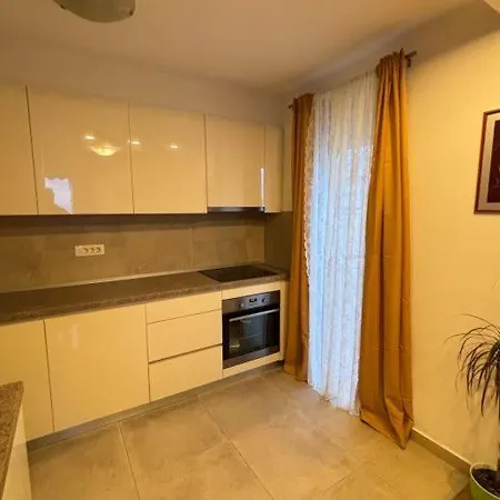 Apartment Glad *