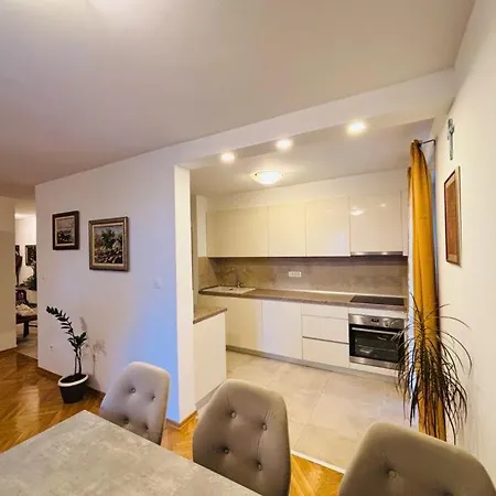 Apartment Glad *